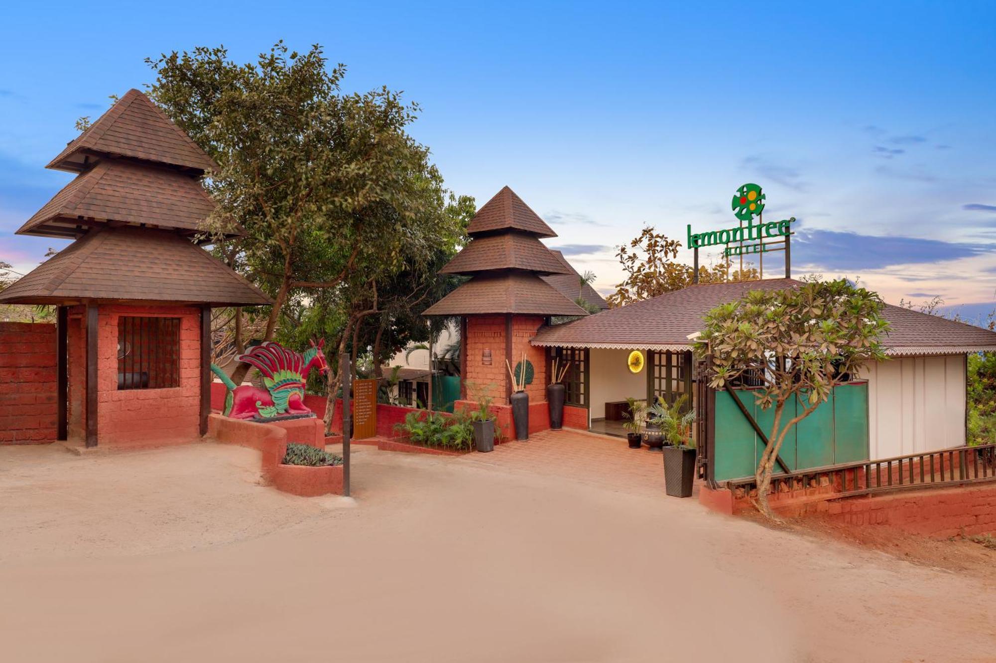 Lemon Tree Hotel, Dapoli Exterior photo