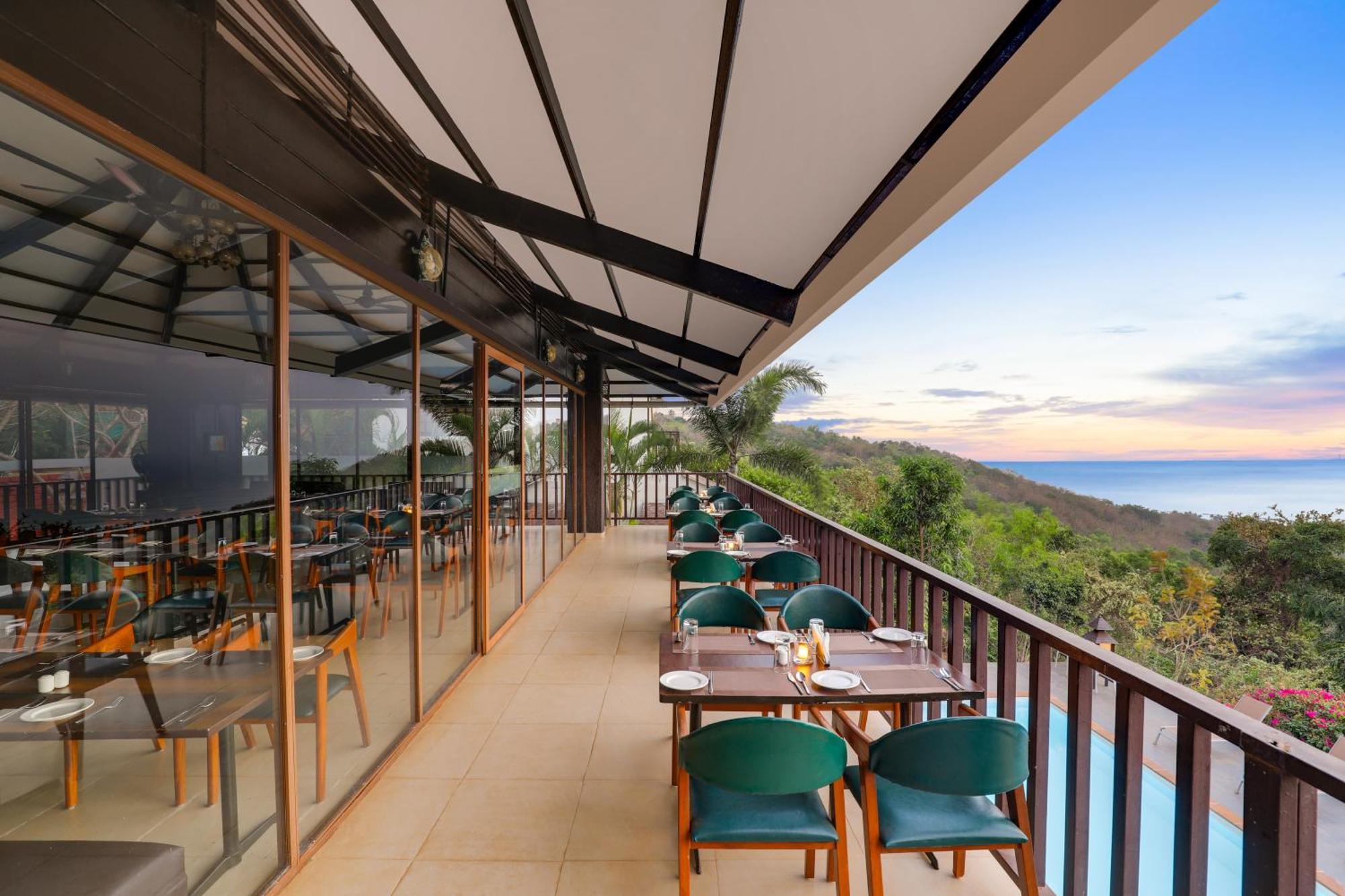 Lemon Tree Hotel, Dapoli Exterior photo