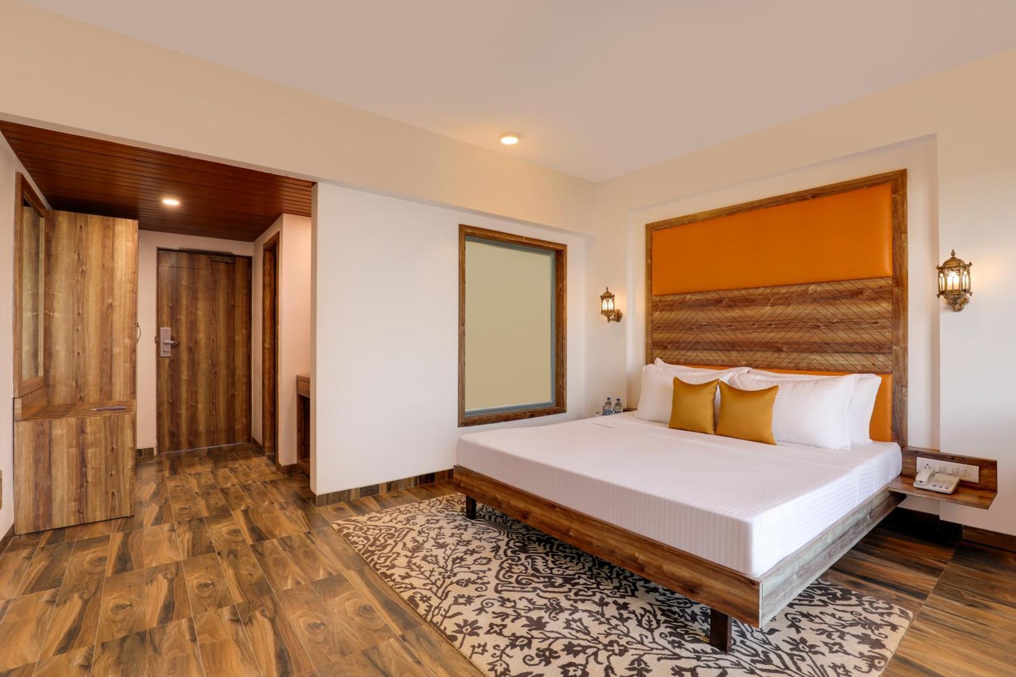 Lemon Tree Hotel, Dapoli Exterior photo