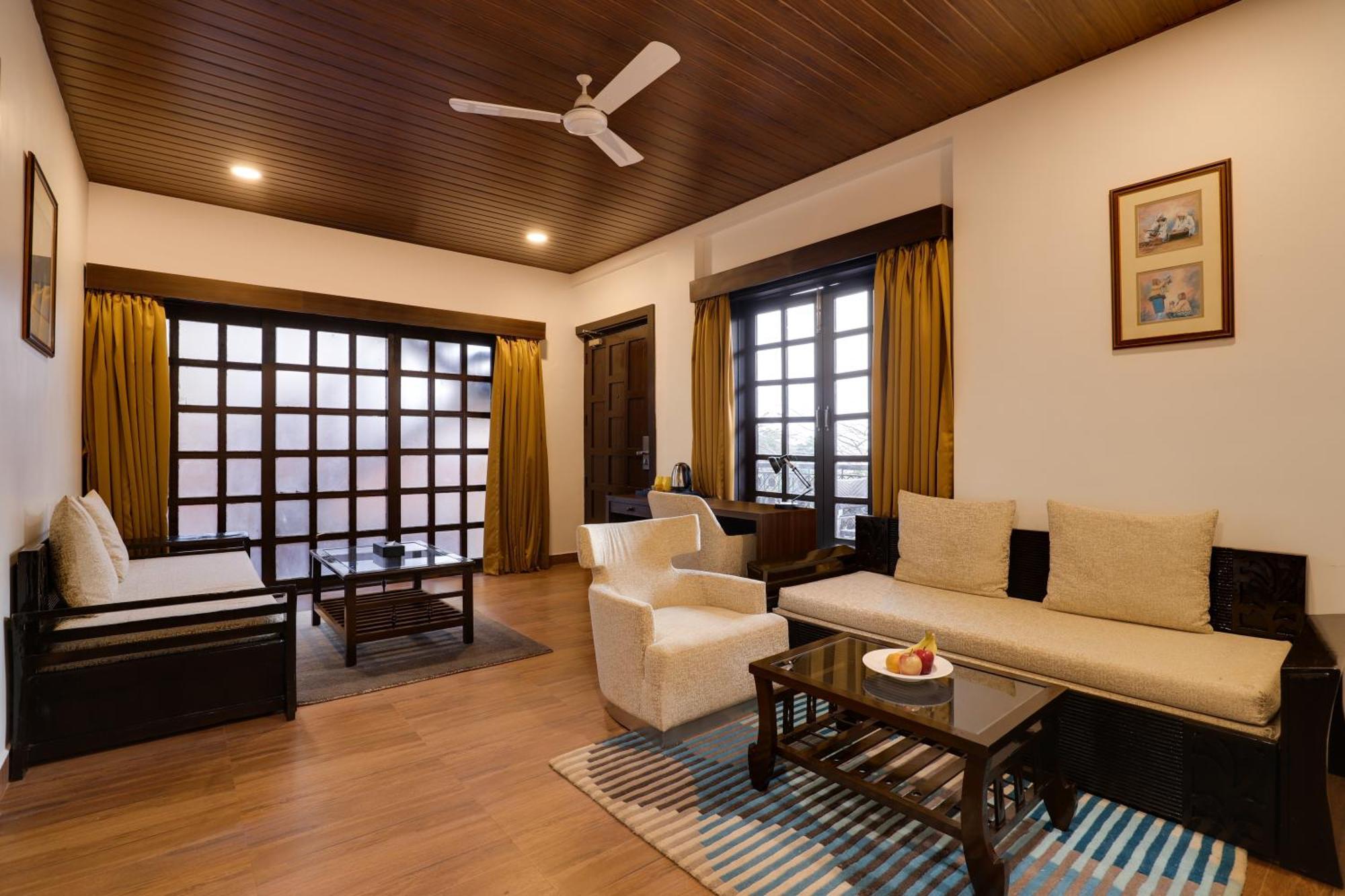 Lemon Tree Hotel, Dapoli Exterior photo