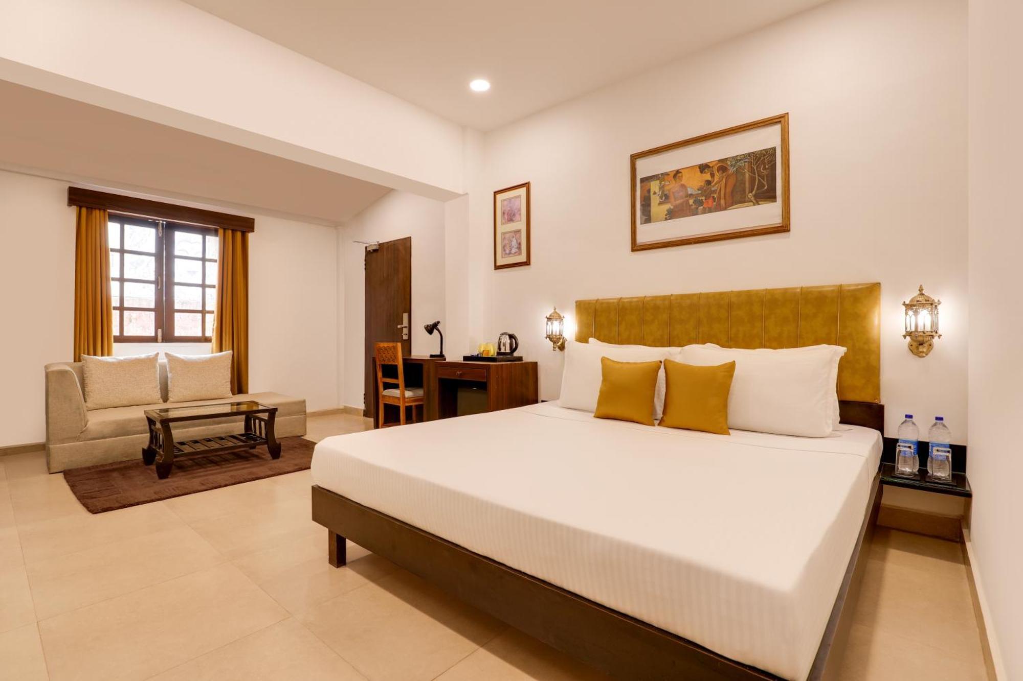 Lemon Tree Hotel, Dapoli Exterior photo